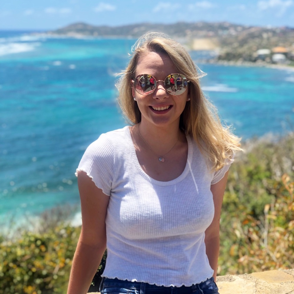 Meet your Posher, Alexis
